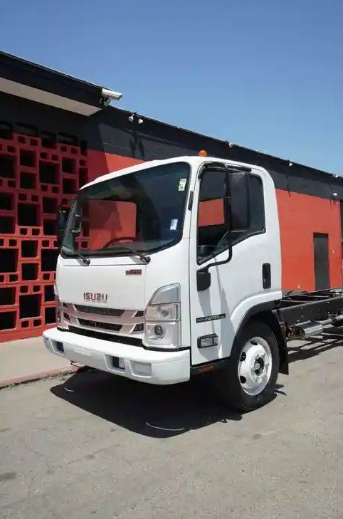 2024 Isuzu NPR photo 2