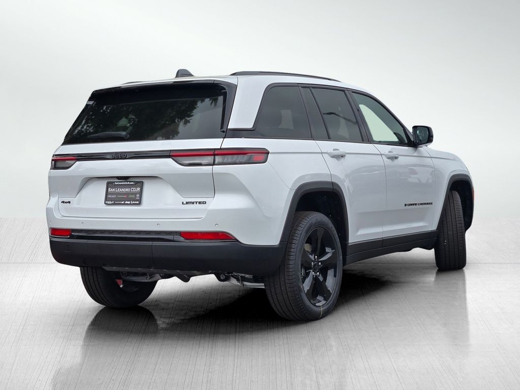 2025 Jeep Grand Cherokee Limited photo 3