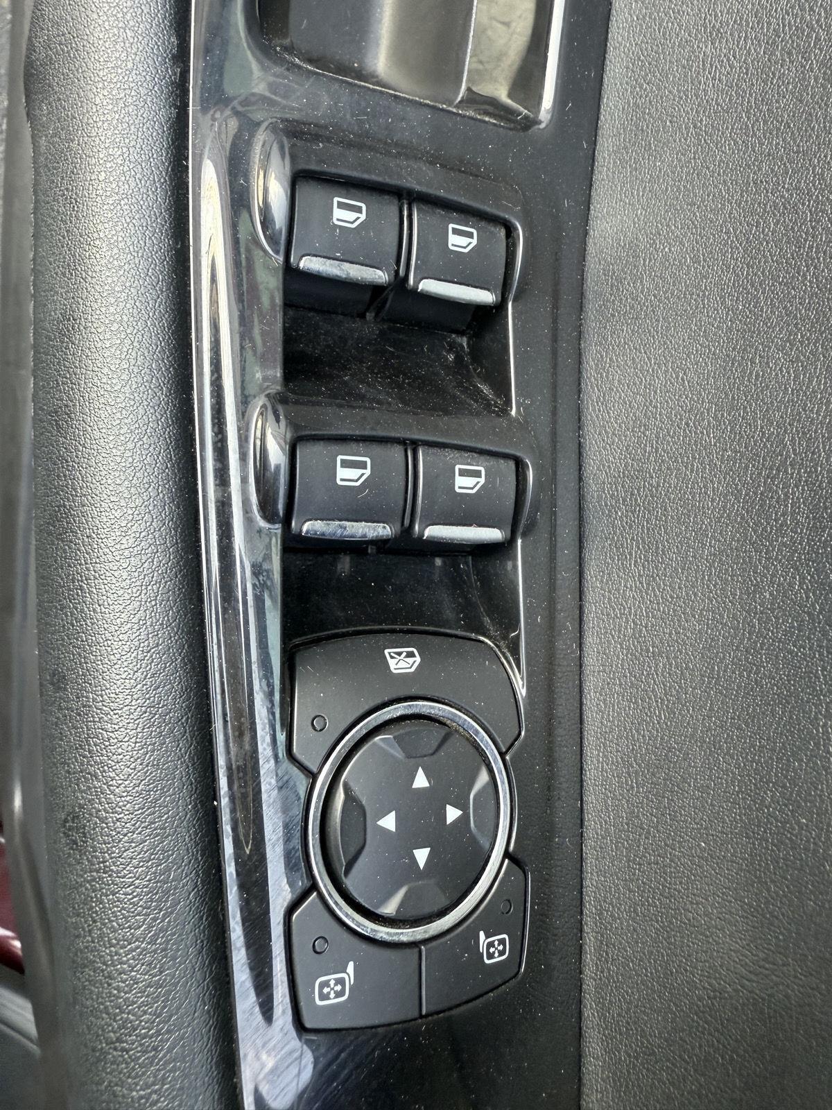 2017 Ford Edge SEL photo 12