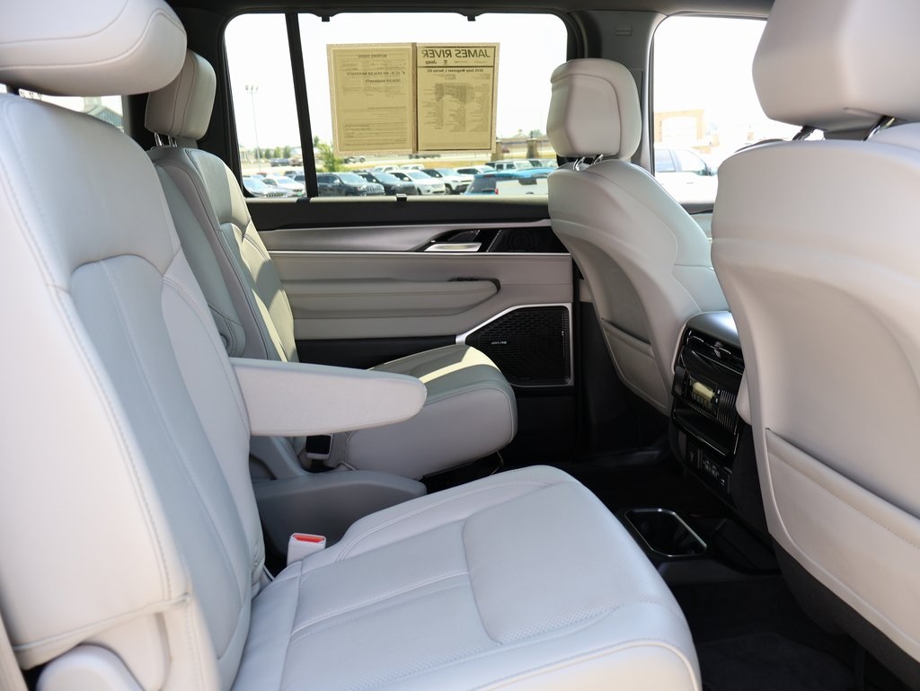 2025 Jeep Wagoneer L Series III photo 12