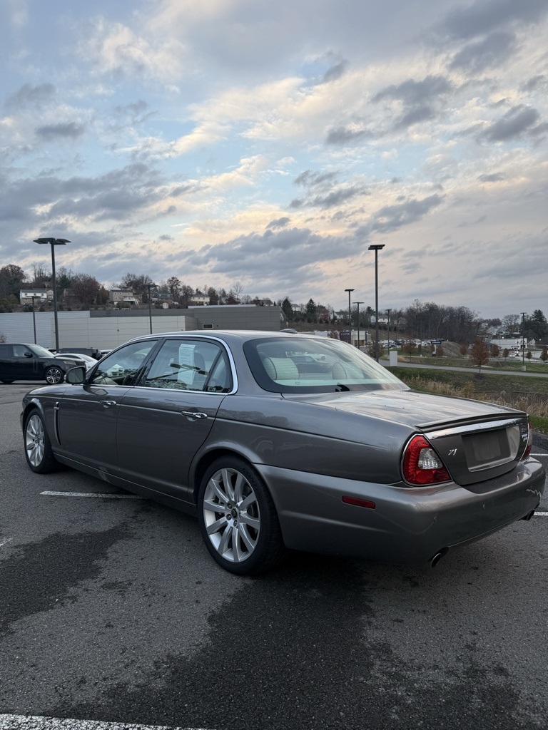 2009 Jaguar XJ Vanden Plas photo 4