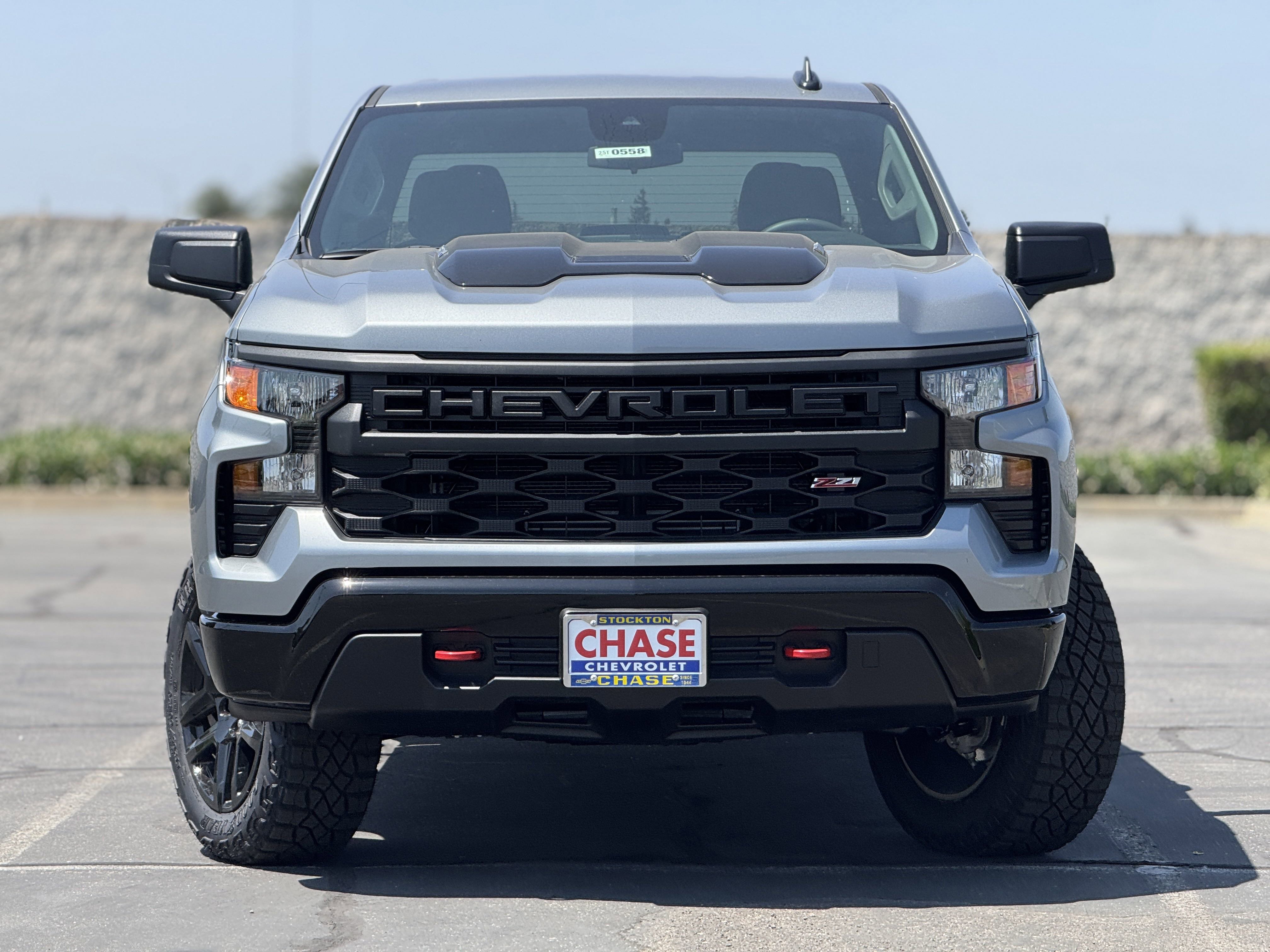 2025 Chevrolet Silverado 1500 Custom Trail Boss photo 2