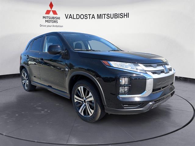 2025 Mitsubishi Outlander ES's photo