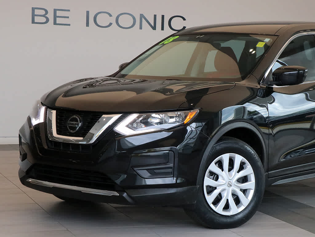Used 2018 Nissan Rogue S with VIN KNMAT2MT8JP561731 for sale in Libertyville, IL
