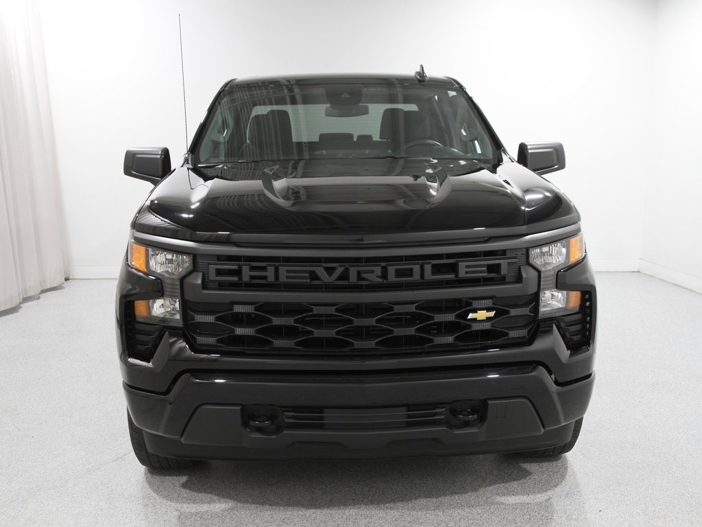 2022 Chevrolet Silverado 1500 Custom photo 2
