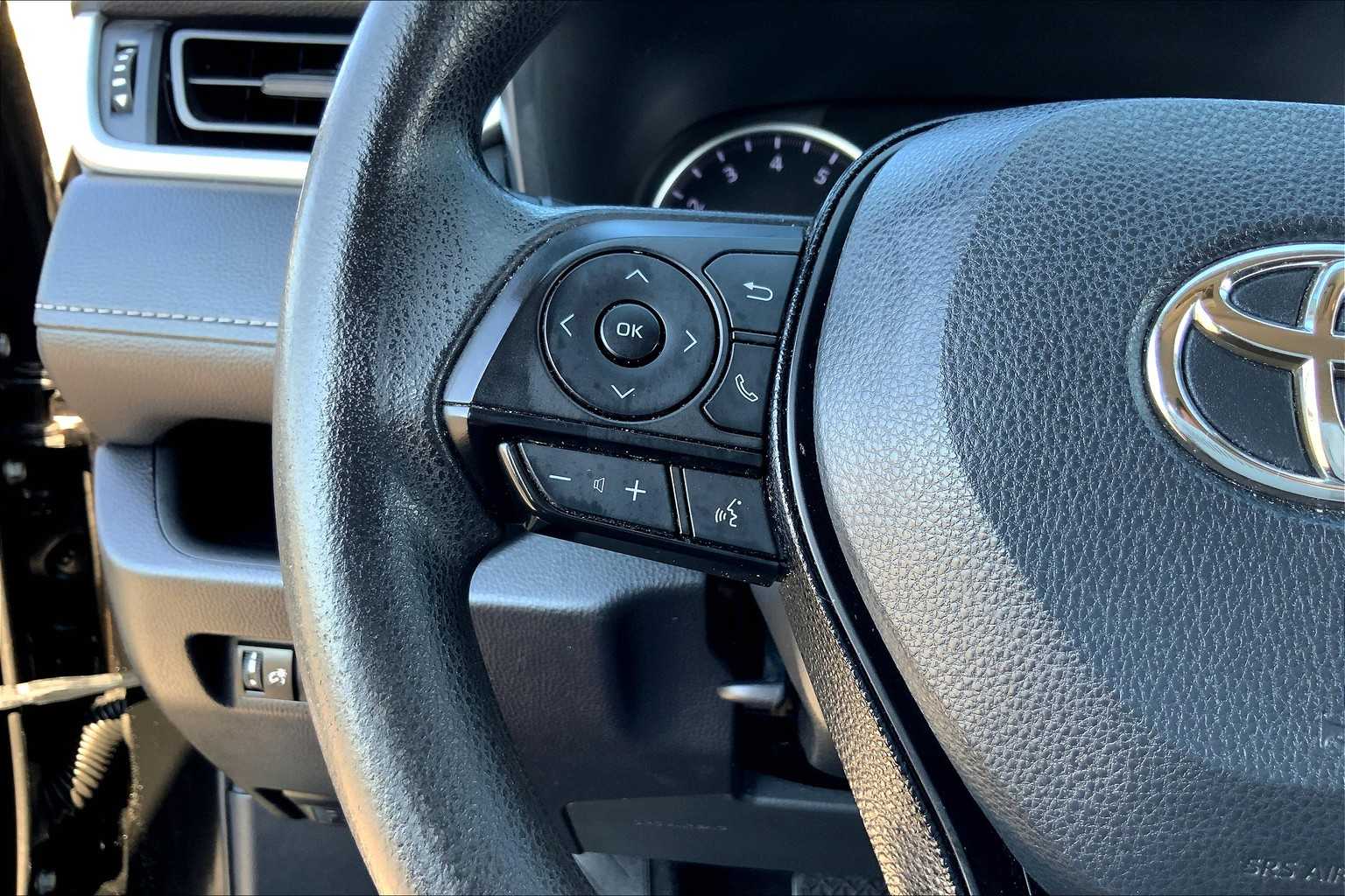 2021 Toyota RAV4 XLE photo 20