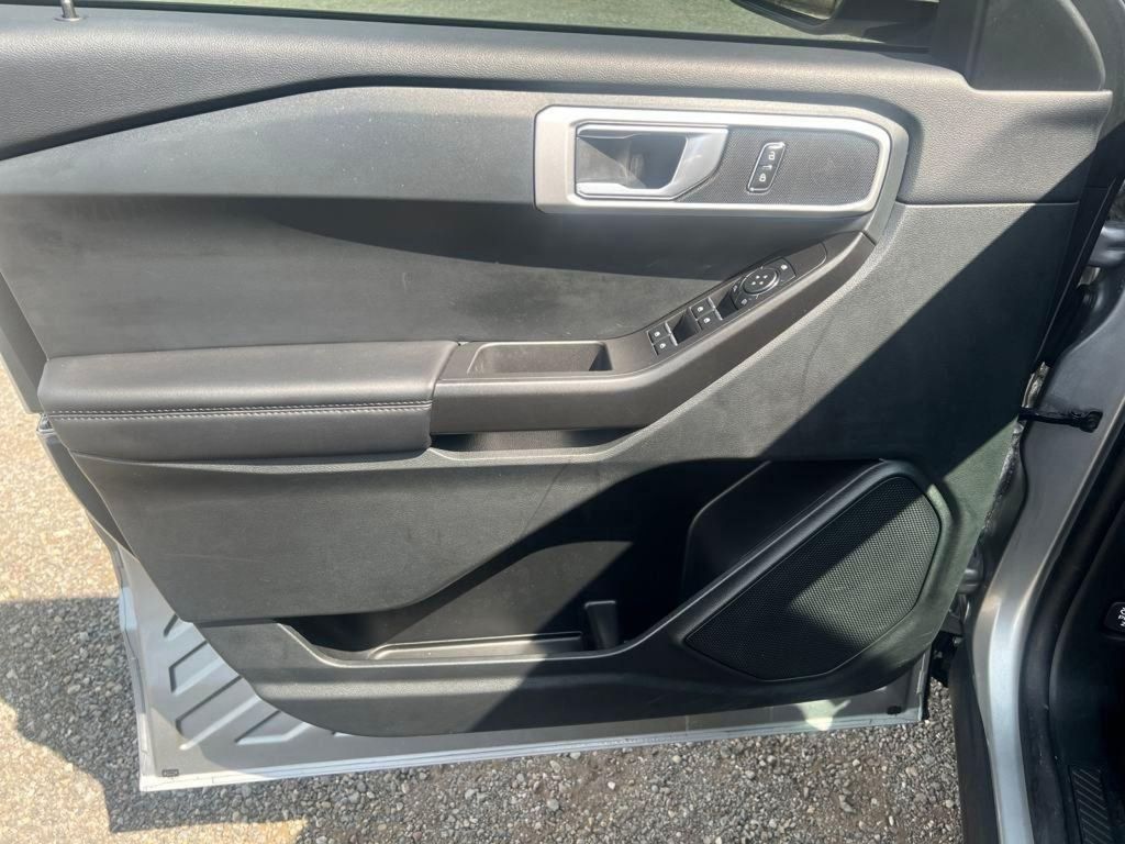 2023 Ford Explorer Base photo 16