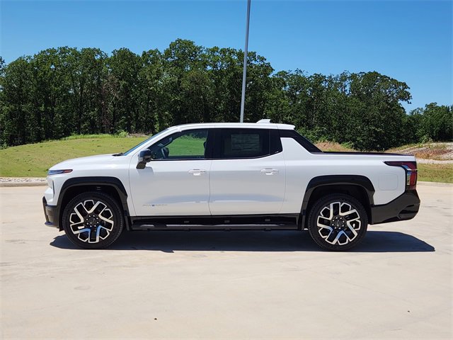 2025 Chevrolet Silverado EV RST photo 3