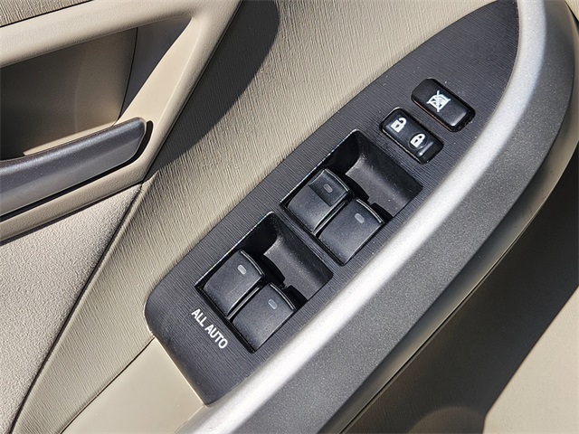 2015 Toyota Prius Four photo 21