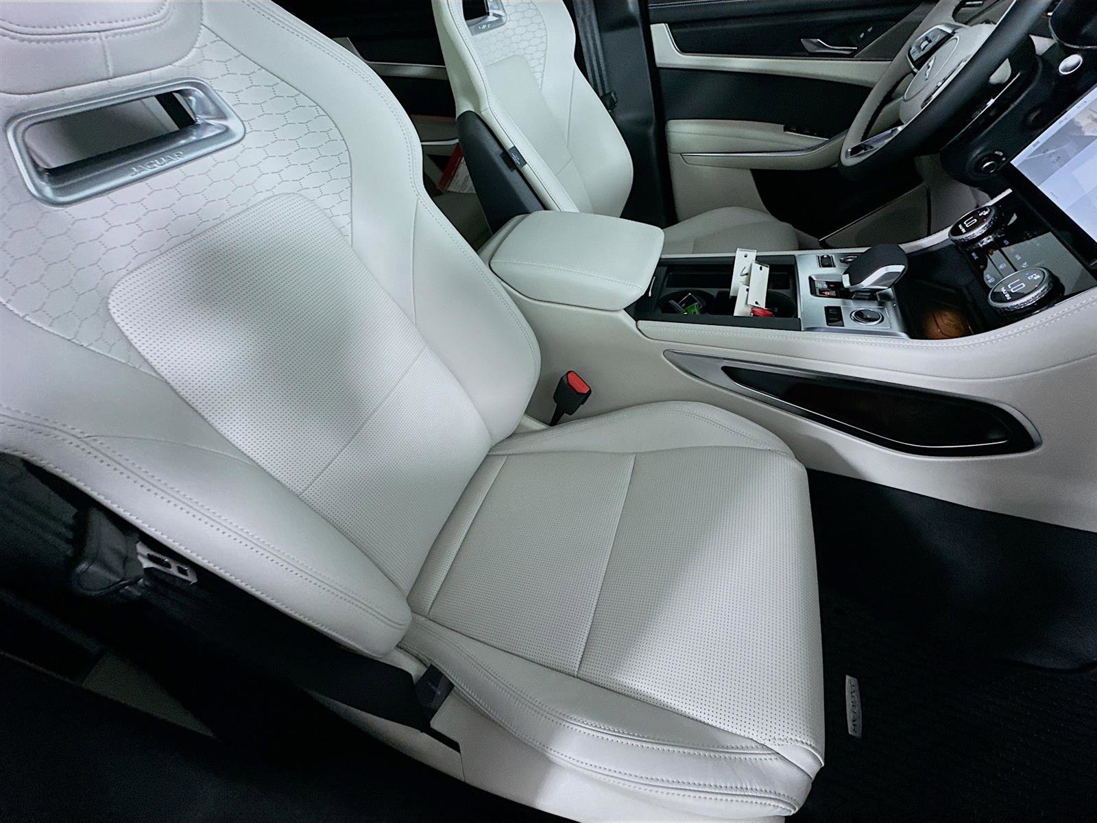 2025 Jaguar F-PACE P400 R-Dynamic S photo 22