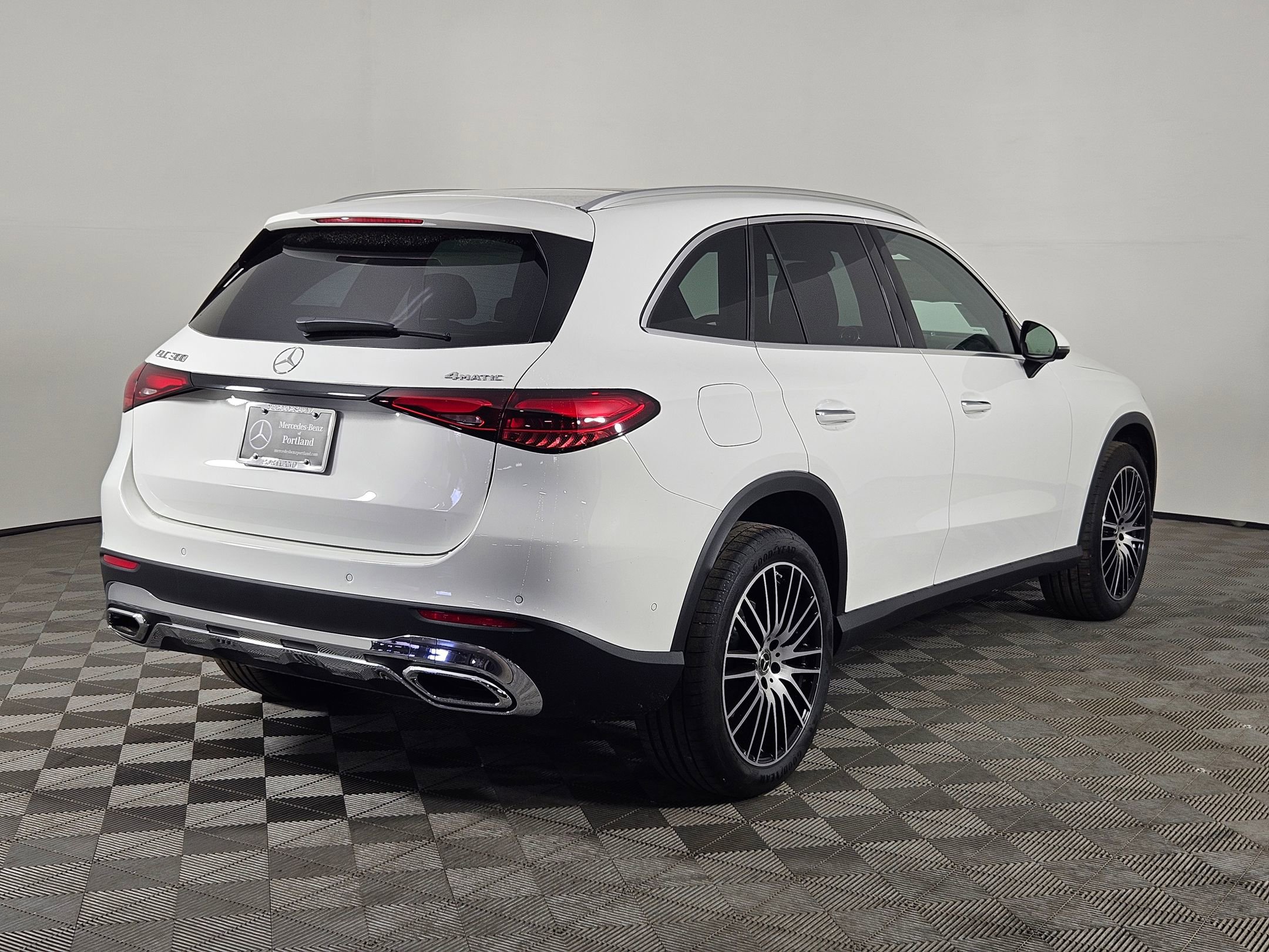 2025 Mercedes Benz GLC 300 4MATIC photo 4