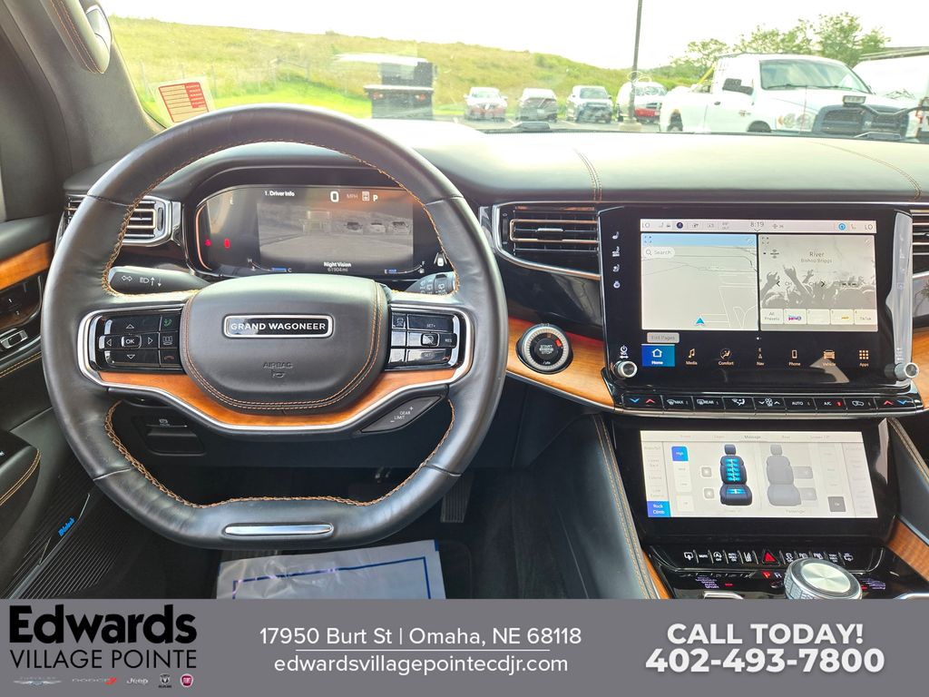2023 Jeep Grand Wagoneer III photo 14
