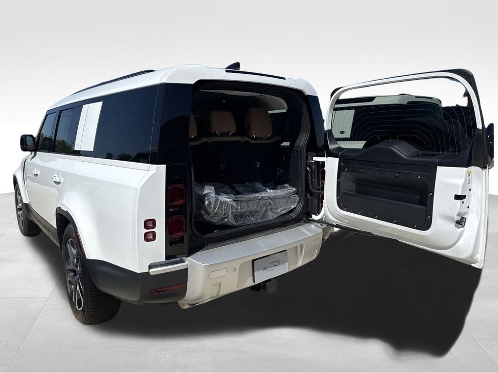 2025 Land Rover Defender 130 S photo 22