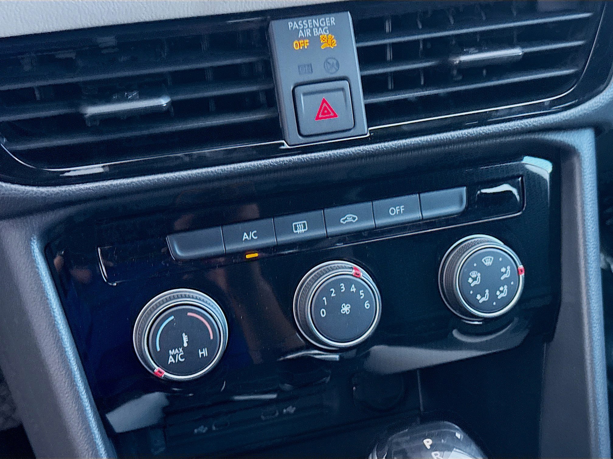 2025 Volkswagen Taos S photo 4