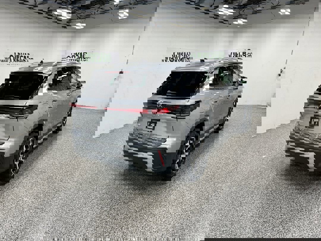 2025 Volkswagen Tiguan SE photo 4