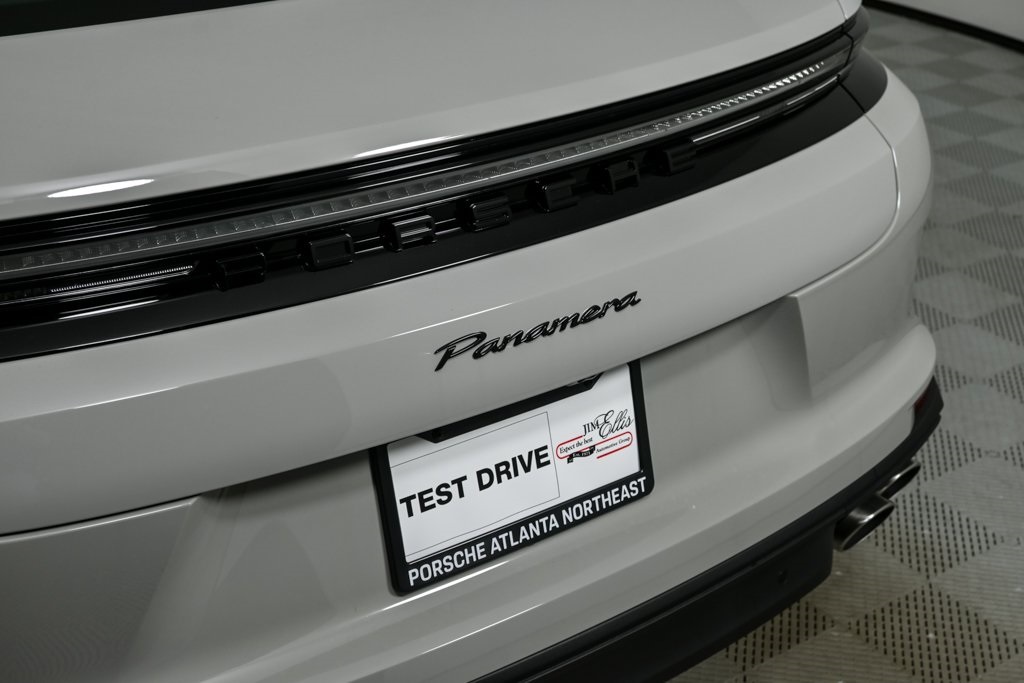 2025 Porsche Panamera Base photo 32