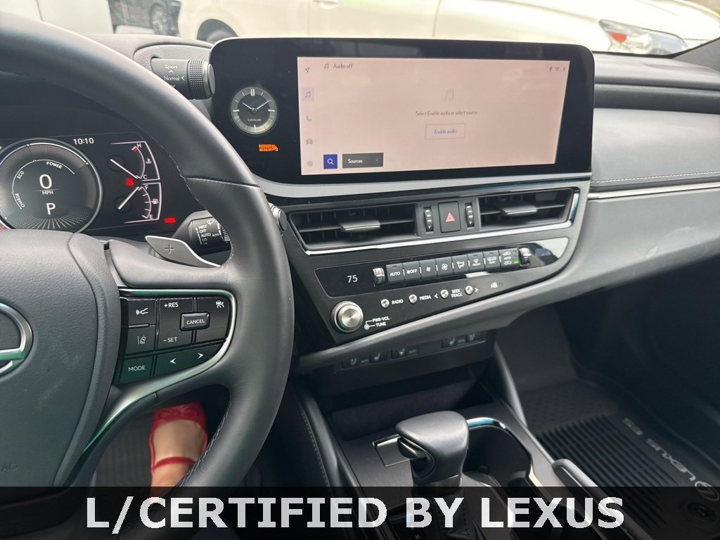 2025 Lexus ES 300h photo 4