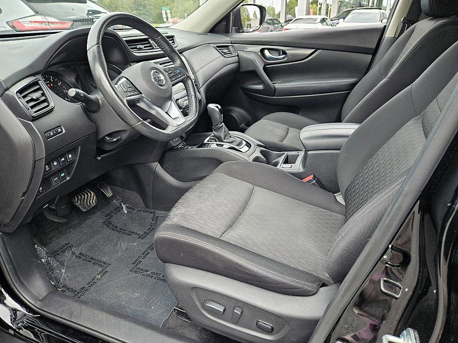 2019 Nissan Rogue SV photo 7