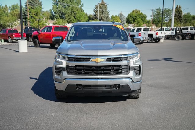 2024 Chevrolet Silverado 1500 LT photo 2