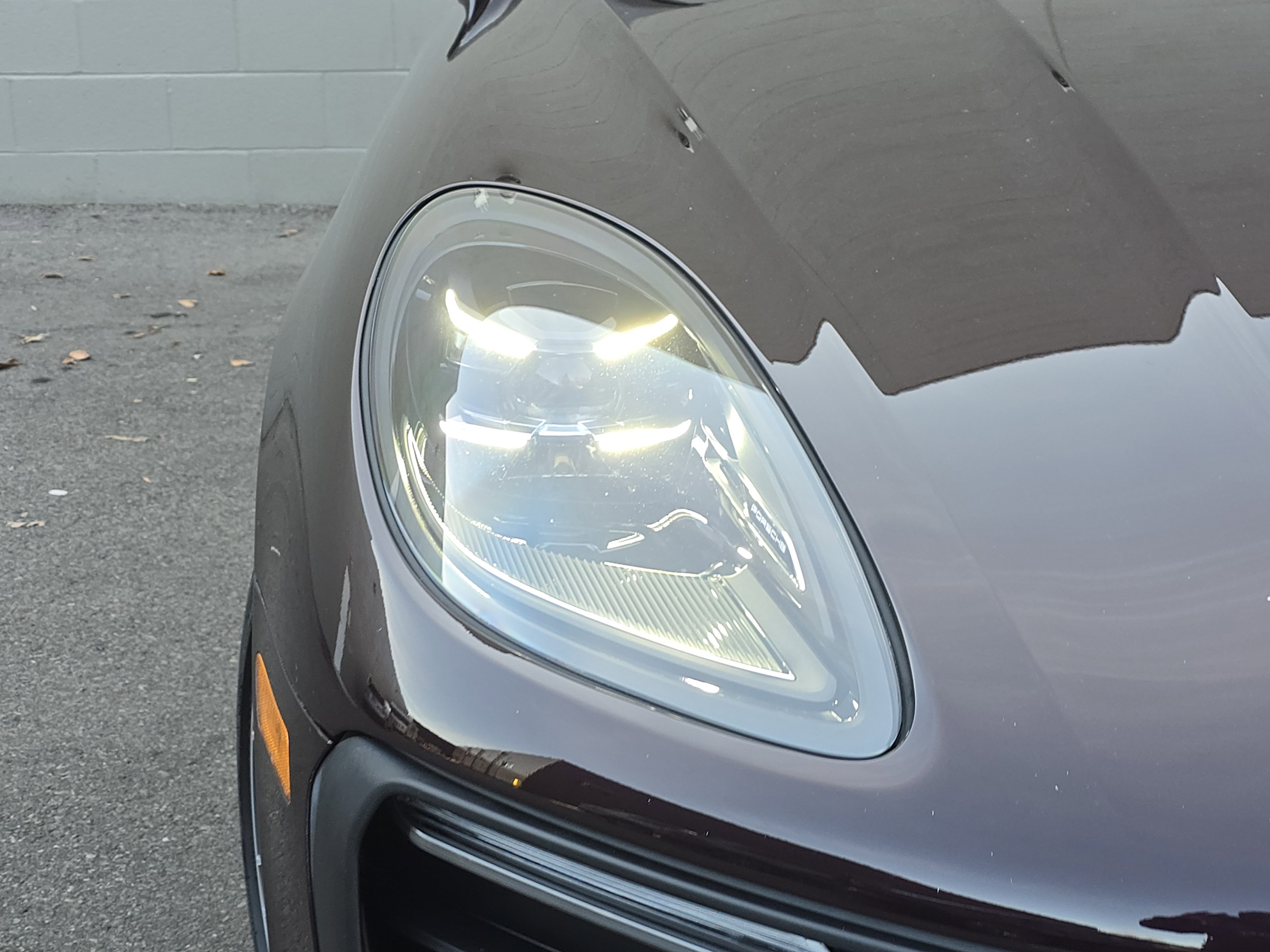 2025 Porsche Macan T photo 2