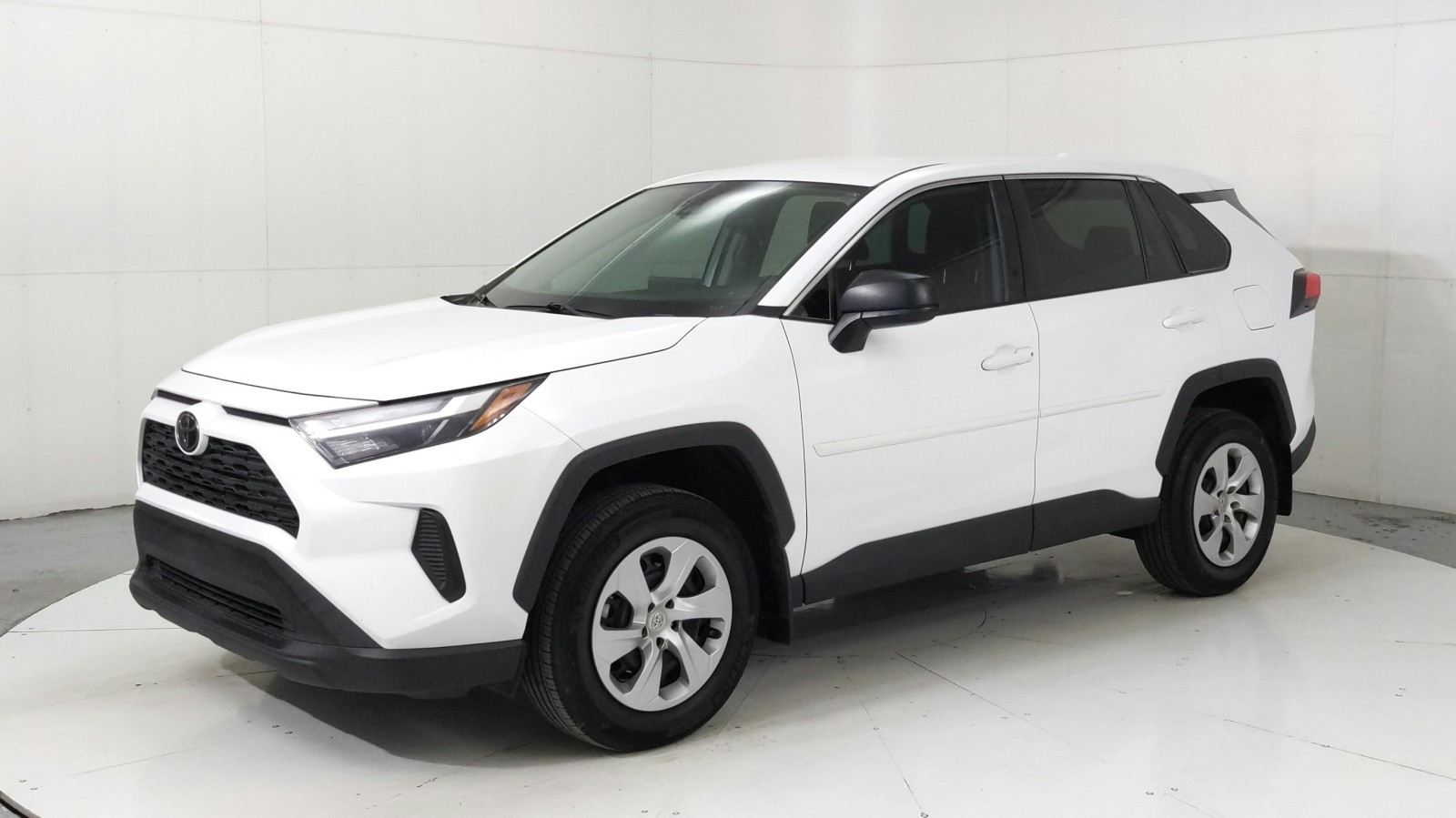 Used 2023 WHITE Toyota LE image 1
