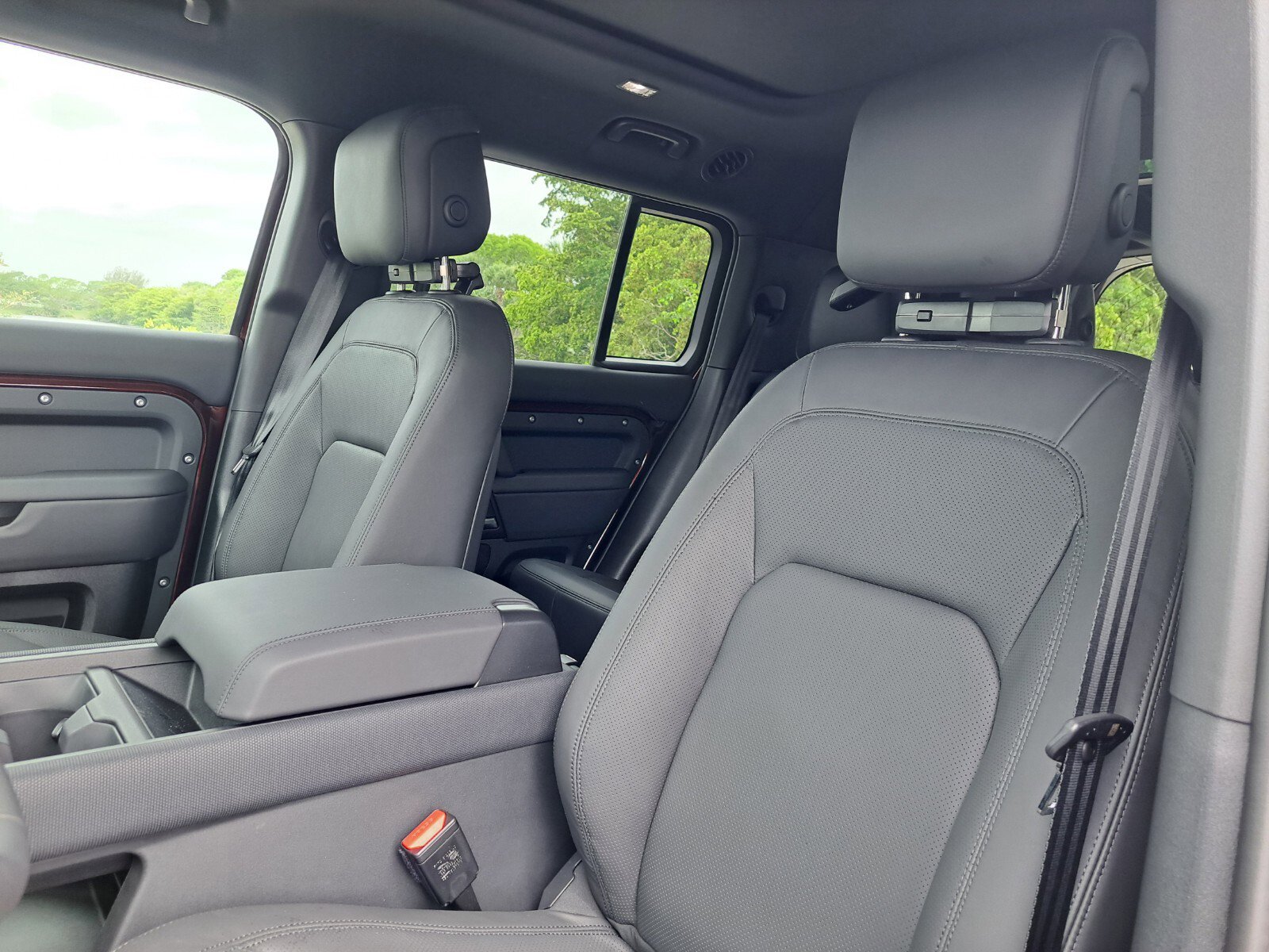 2025 Land Rover Defender Outbound photo 4