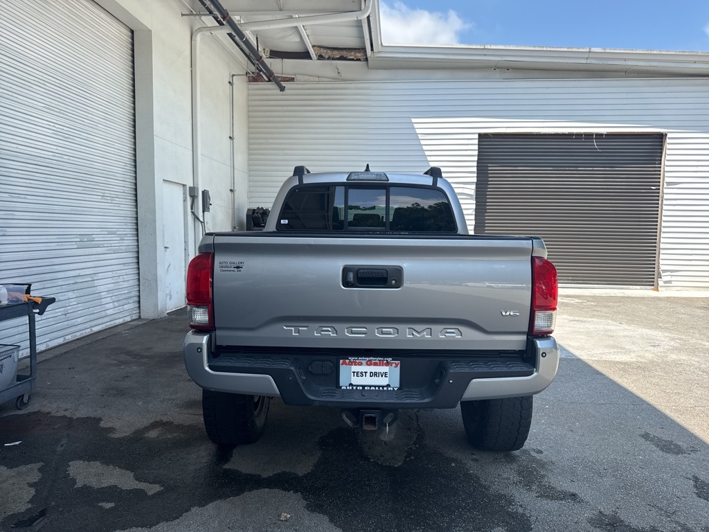 2016 Toyota Tacoma TRD Sport photo 3