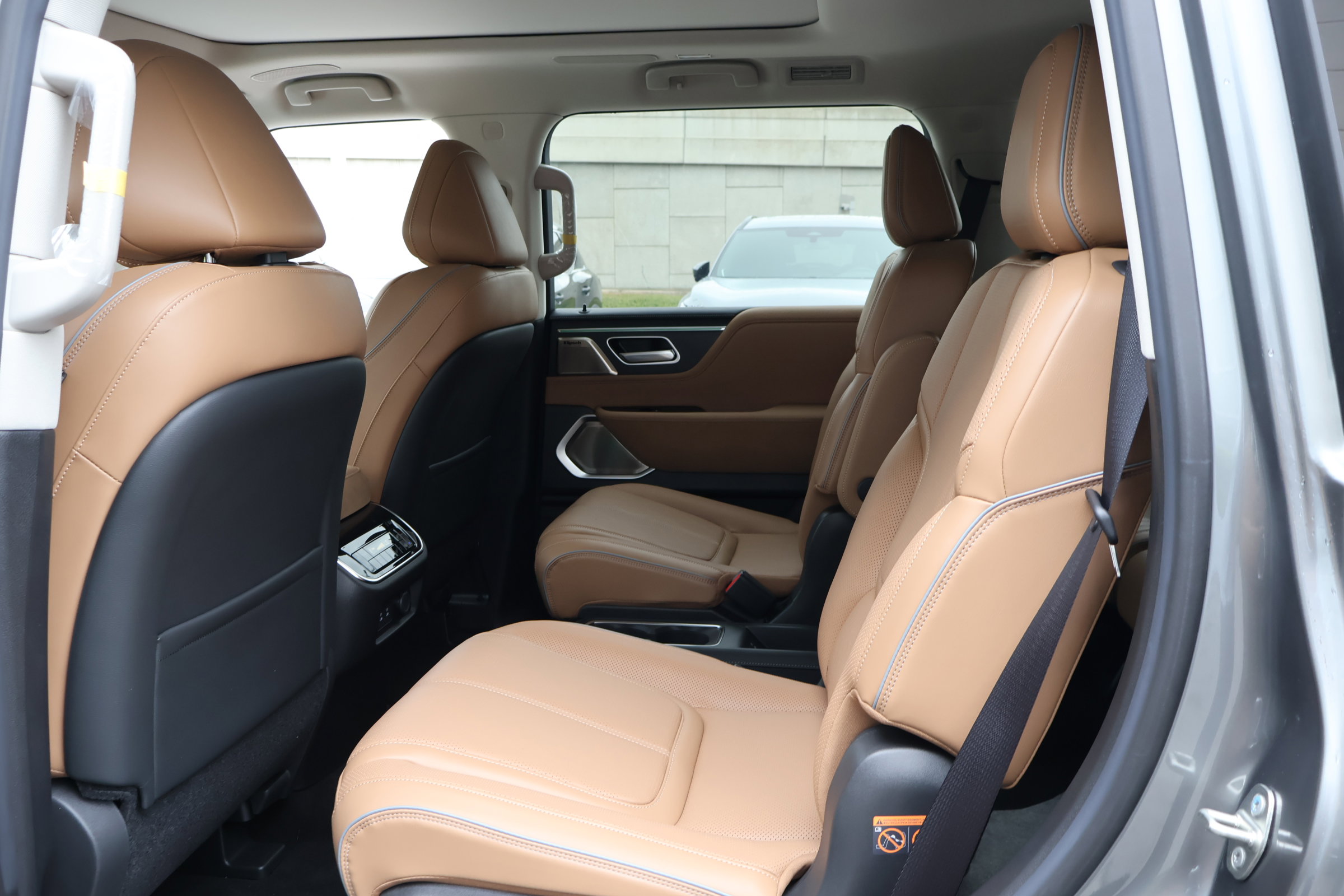 2025 Infiniti QX80 Sensory photo 14