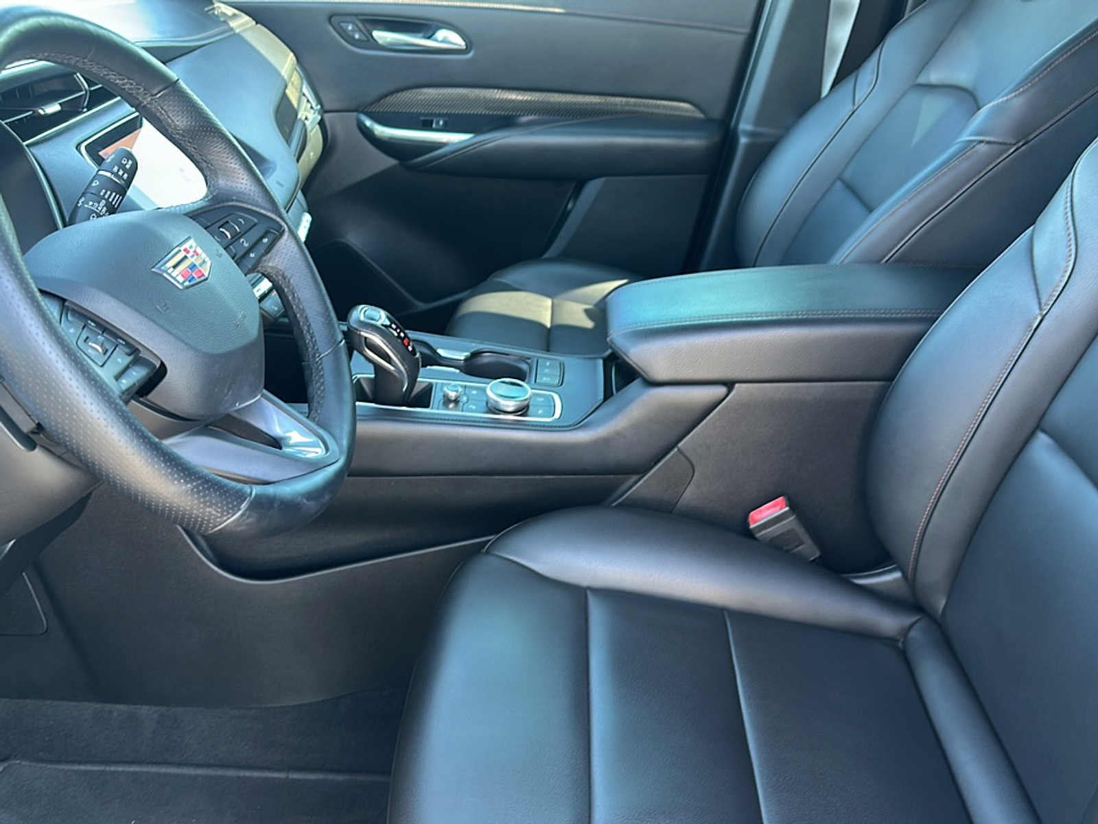 2019 Cadillac XT4 Sport photo 2