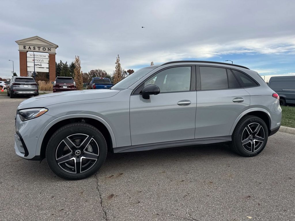2026 Mercedes Benz GLC 300 4MATIC photo 2