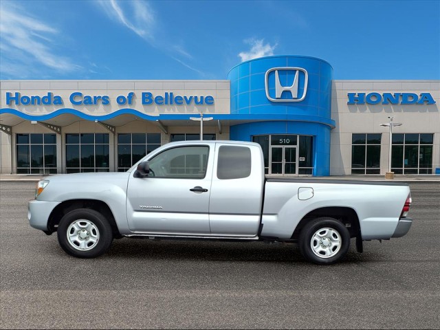 2011 Toyota Tacoma photo 2