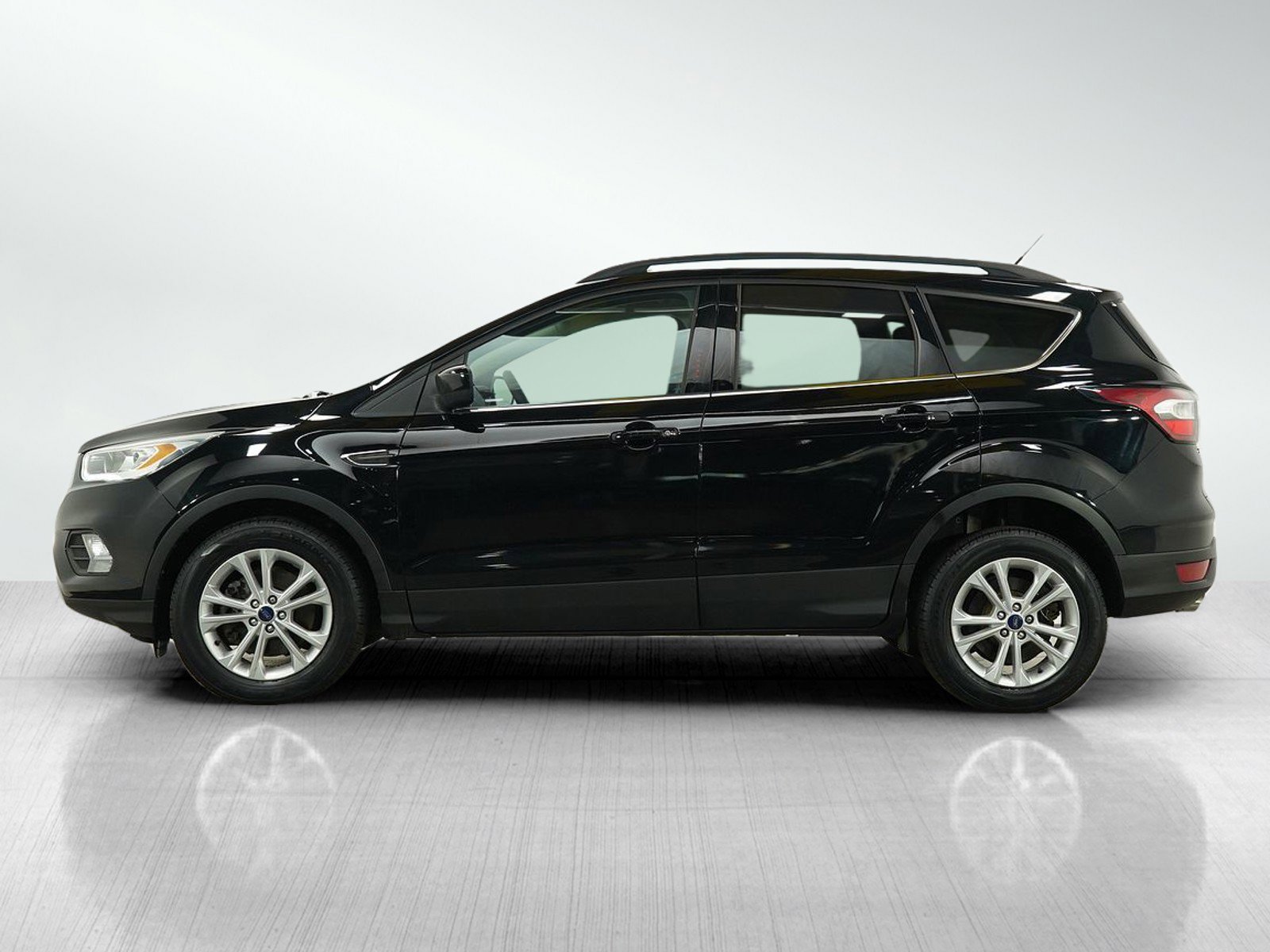 Used 2017 Ford Escape SE with VIN 1FMCU9GD0HUE54683 for sale in South Saint Paul, Minnesota