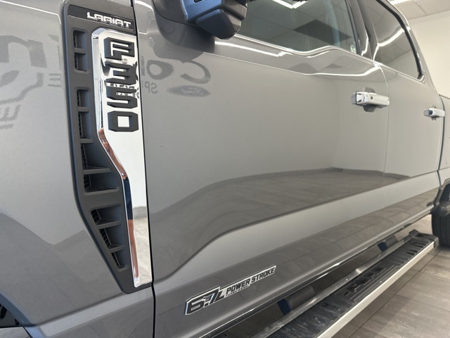 2025 Ford F-350 Lariat photo 9