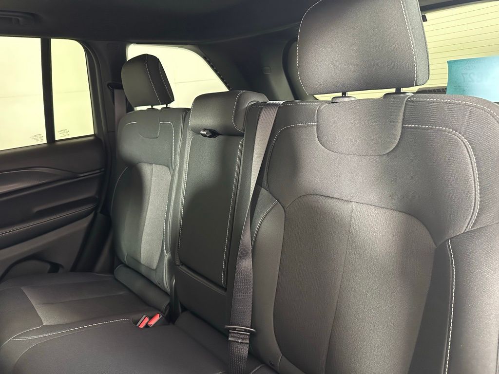 2025 Jeep Grand Cherokee Laredo photo 17