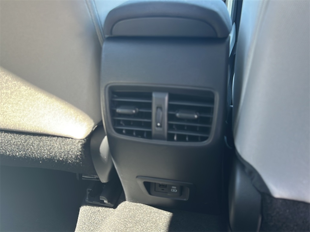 2022 Toyota Corolla Cross LE photo 21