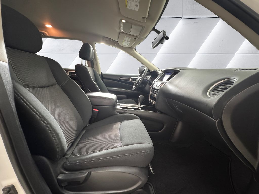 2020 Nissan Pathfinder SV photo 11