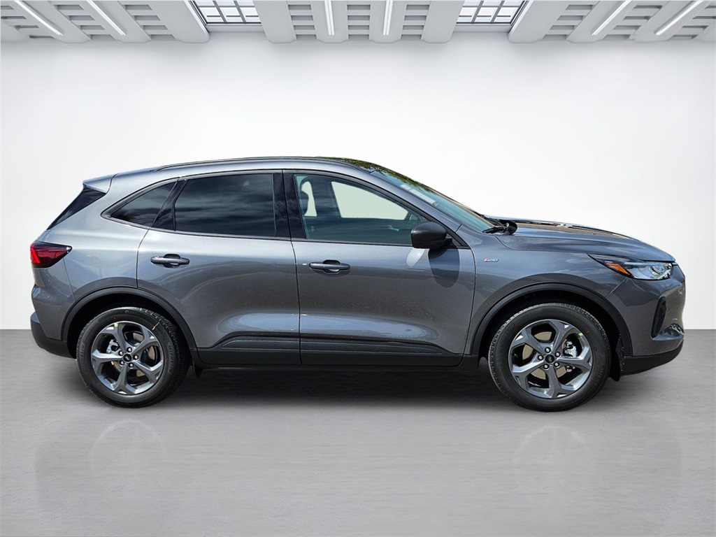 2026 Ford Escape ST-Line photo 4