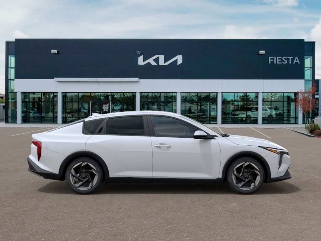 2025 Kia K4 EX photo 7