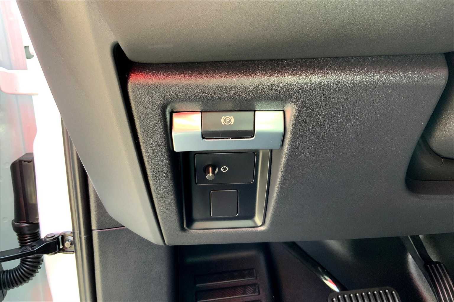 2025 Land Rover Defender 110 S photo 14