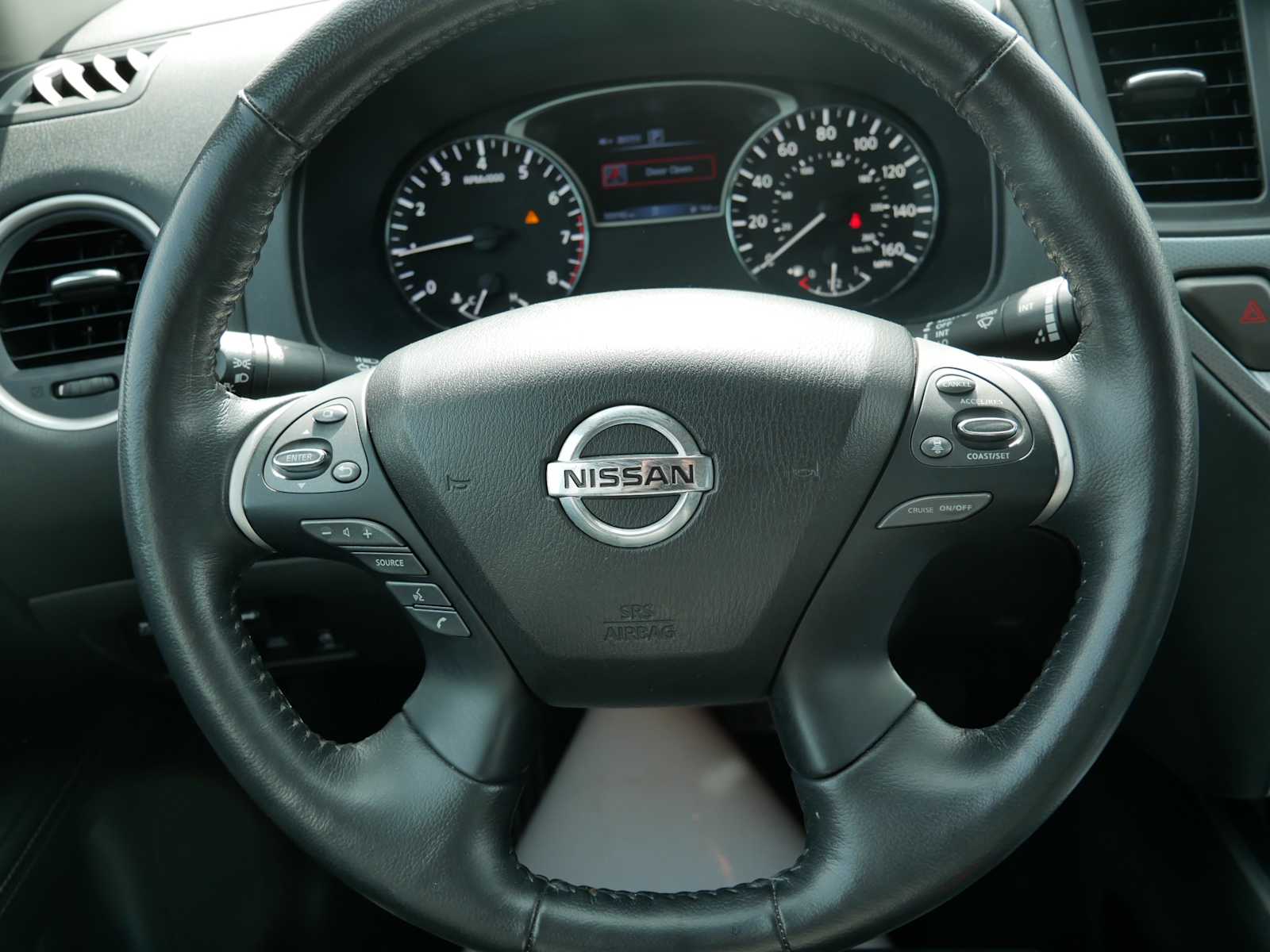 2020 Nissan Pathfinder SL photo 18