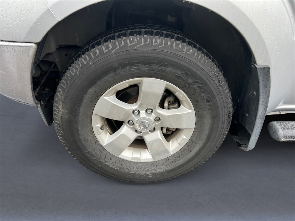 2011 Nissan Frontier SV photo 9
