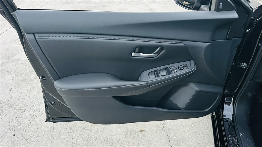 2025 Nissan Sentra SV photo 13
