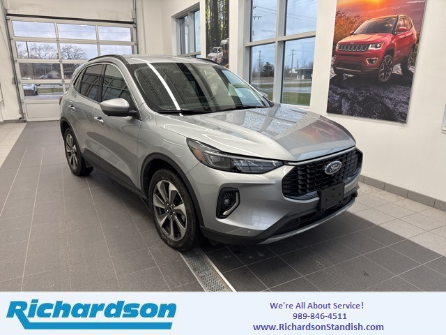 2023 Ford Escape Platinum's photo