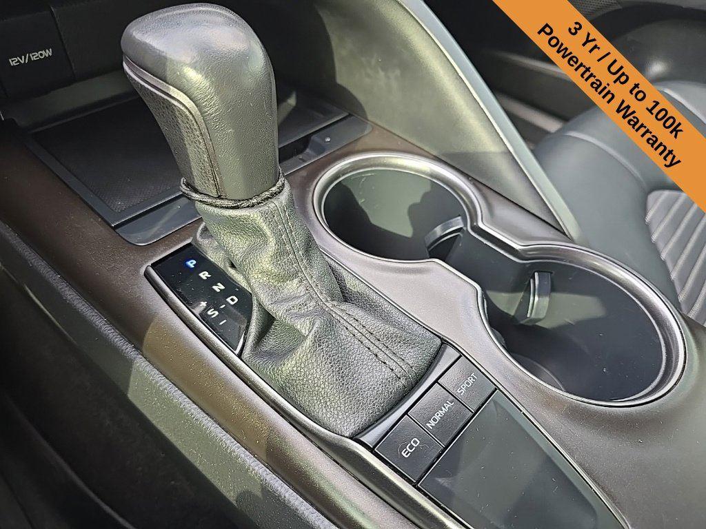 2022 Toyota Camry SE photo 16