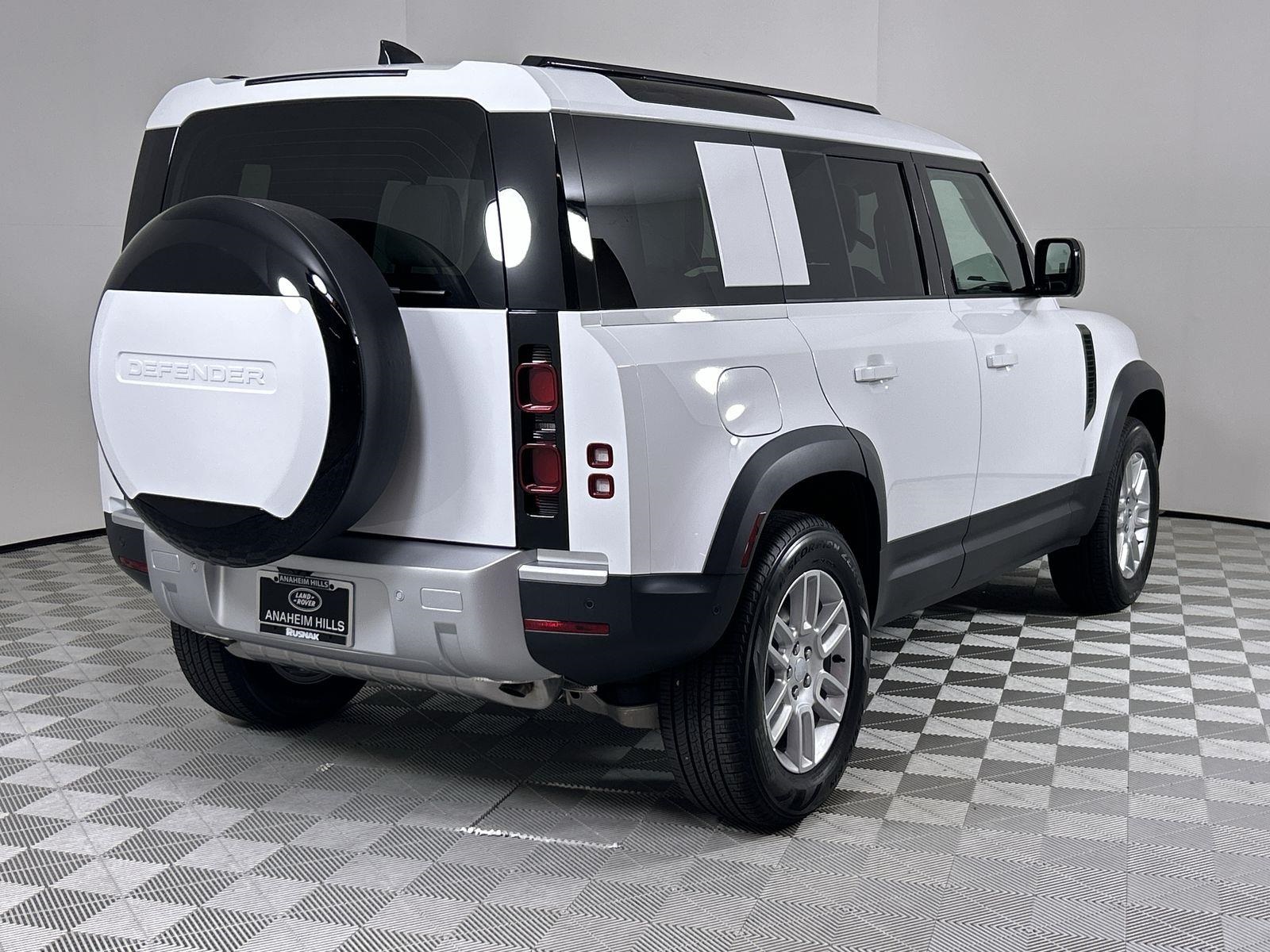 2025 Land Rover Defender 110 S photo 5