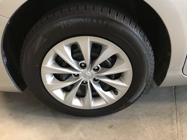 2017 Toyota Camry LE photo 9