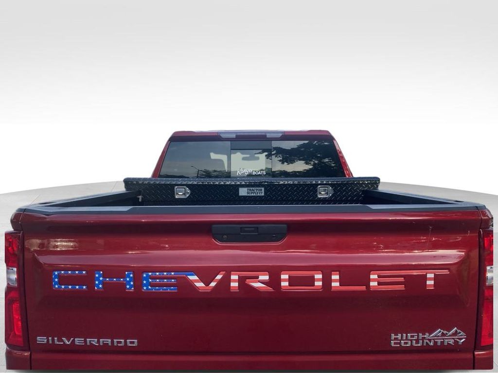 2020 Chevrolet Silverado 1500 High Country photo 3