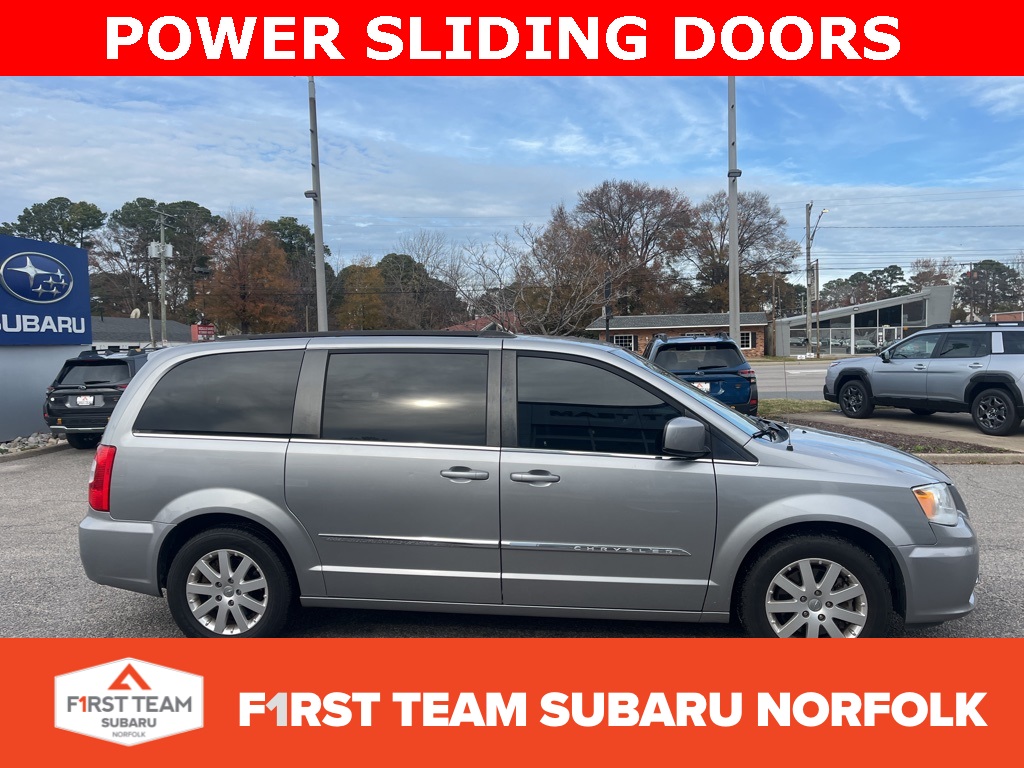 2016 Chrysler Town & Country Touring