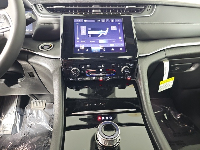 2025 Jeep Grand Cherokee Laredo Altitude photo 19