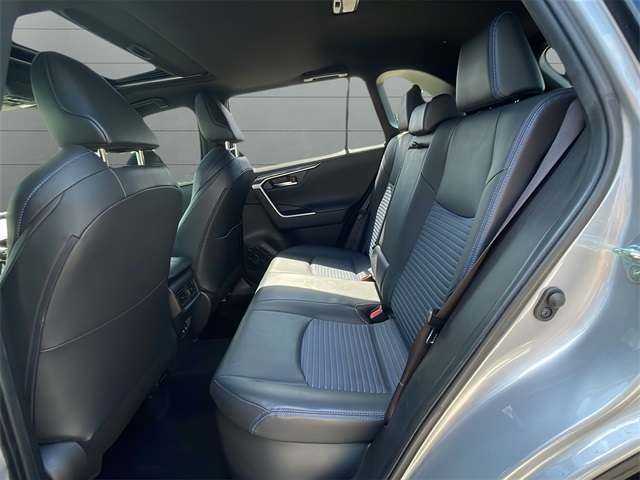 2019 Toyota RAV4 Hybrid XSE photo 16